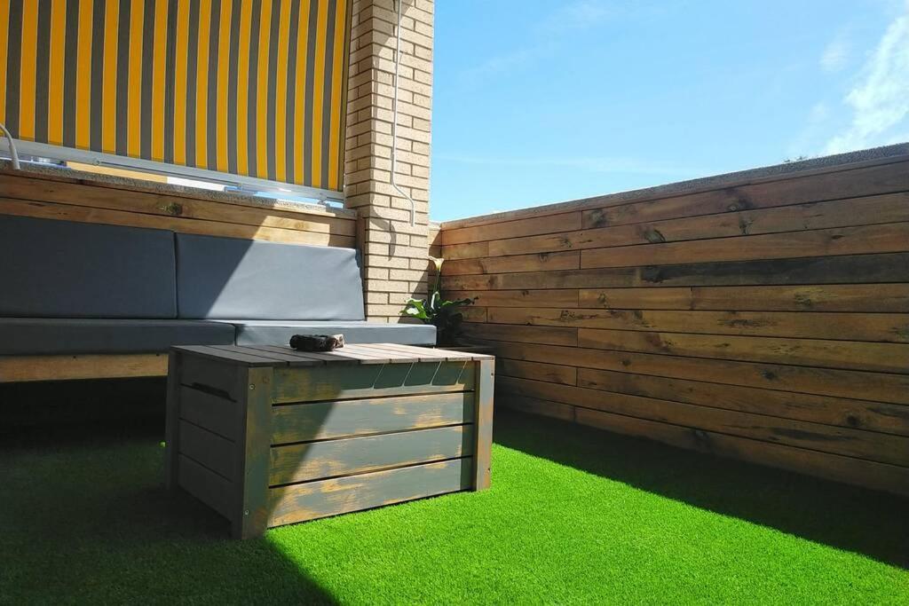 Apartamento Para 5 Personas Frente Al Mar Con Piscina Y Parking Cubelles Eksteriør billede
