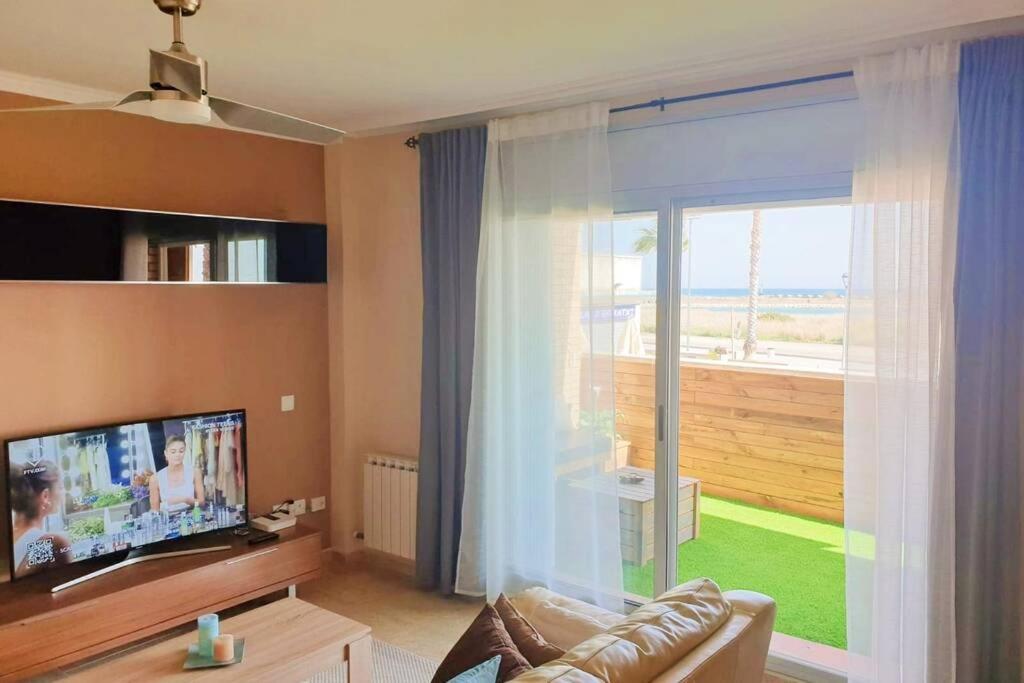 Apartamento Para 5 Personas Frente Al Mar Con Piscina Y Parking Cubelles Eksteriør billede