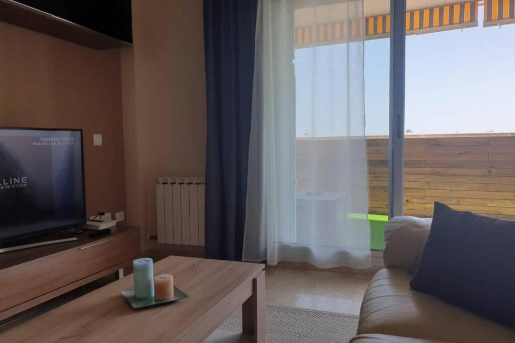 Apartamento Para 5 Personas Frente Al Mar Con Piscina Y Parking Cubelles Eksteriør billede
