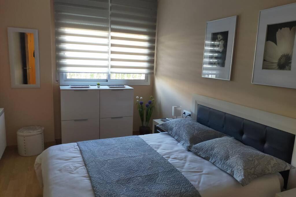Apartamento Para 5 Personas Frente Al Mar Con Piscina Y Parking Cubelles Eksteriør billede