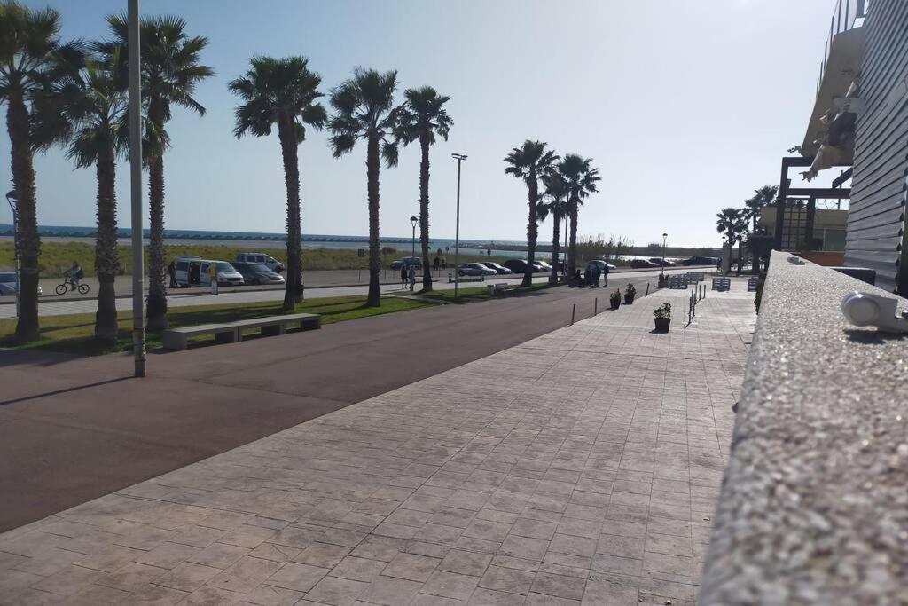 Apartamento Para 5 Personas Frente Al Mar Con Piscina Y Parking Cubelles Eksteriør billede