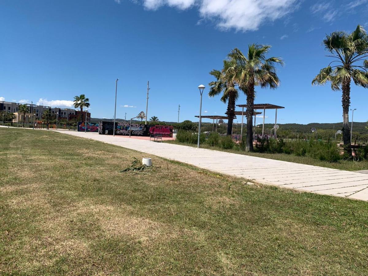 Apartamento Para 5 Personas Frente Al Mar Con Piscina Y Parking Cubelles Eksteriør billede