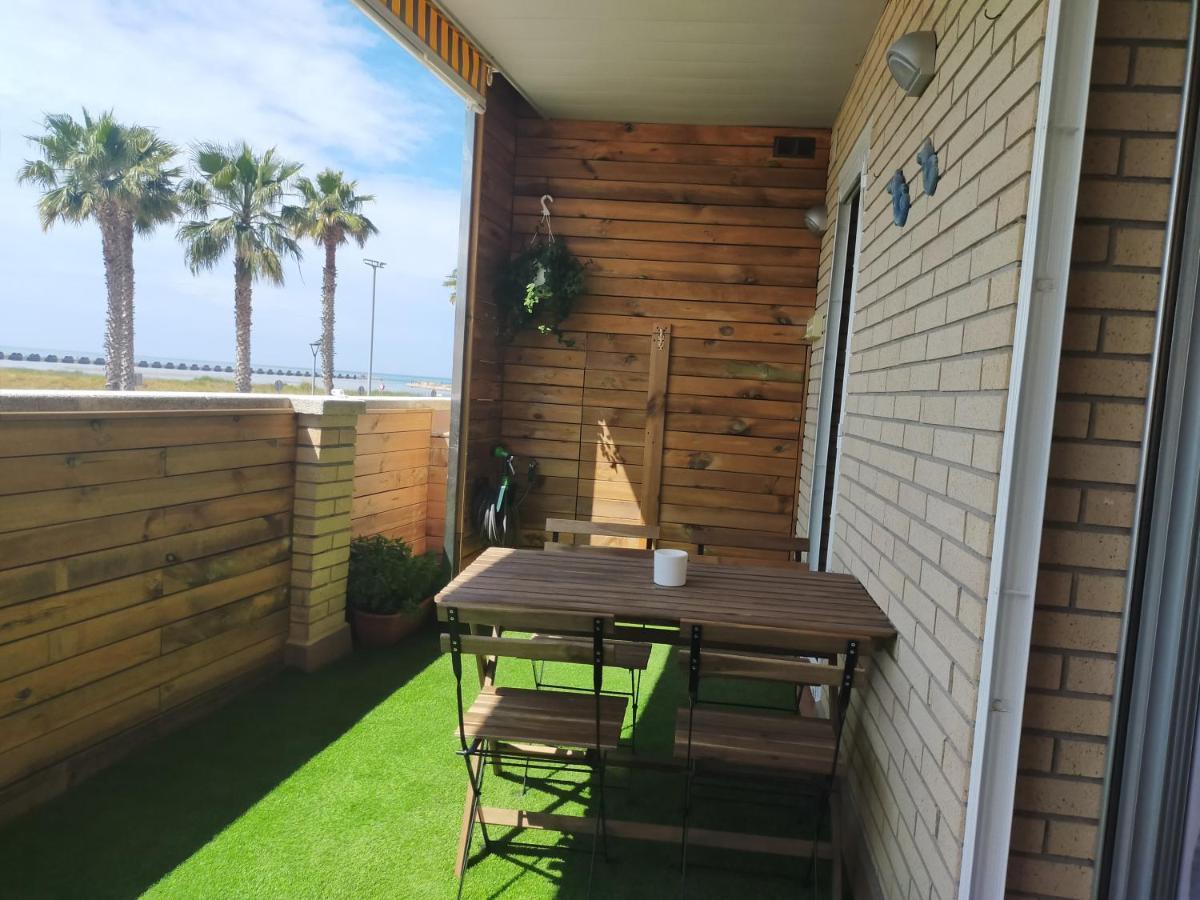 Apartamento Para 5 Personas Frente Al Mar Con Piscina Y Parking Cubelles Eksteriør billede