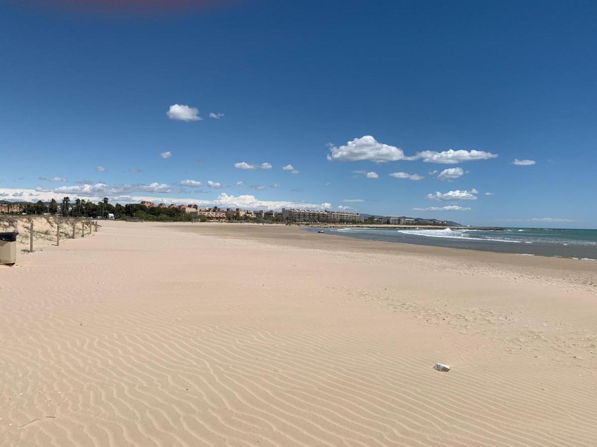 Apartamento Para 5 Personas Frente Al Mar Con Piscina Y Parking Cubelles Eksteriør billede