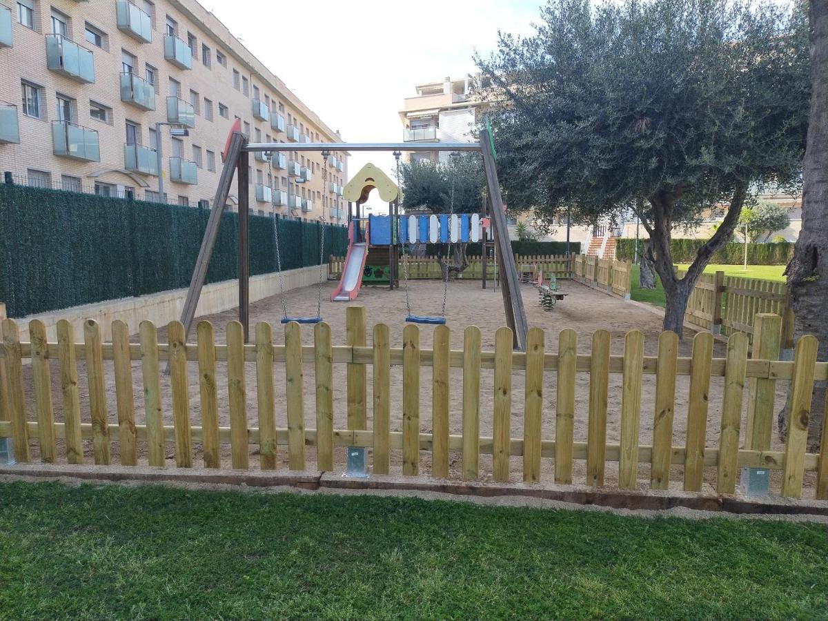Apartamento Para 5 Personas Frente Al Mar Con Piscina Y Parking Cubelles Eksteriør billede