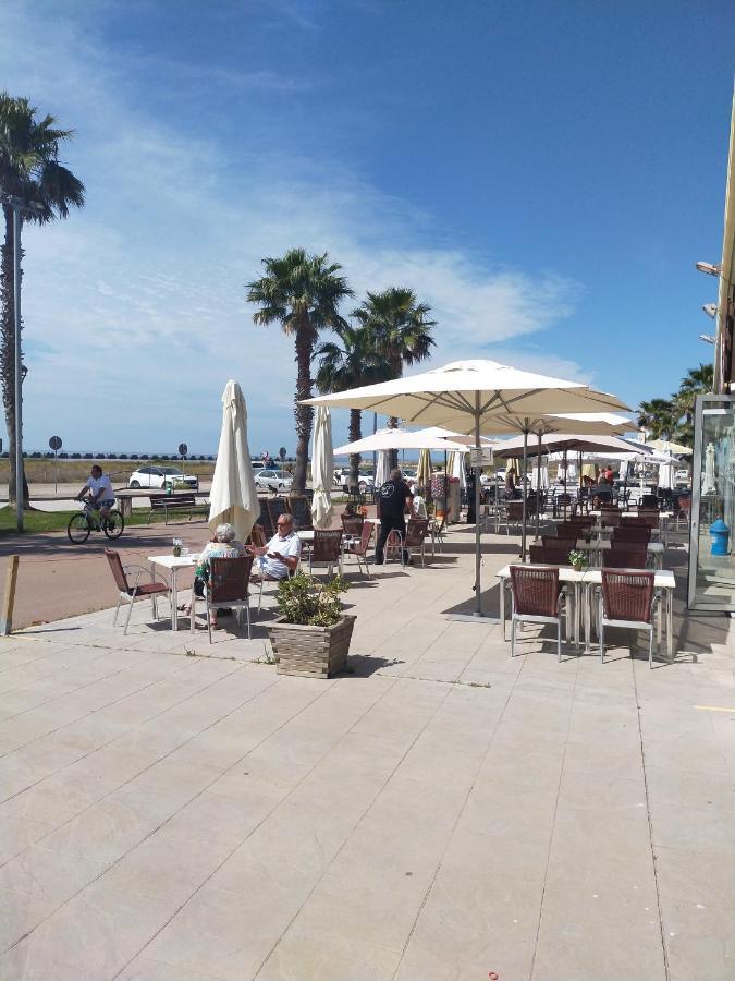 Apartamento Para 5 Personas Frente Al Mar Con Piscina Y Parking Cubelles Eksteriør billede